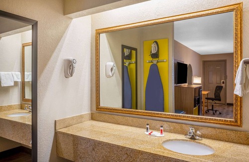 Lonoke Hotel | Days Inn by Wyndham Lonoke