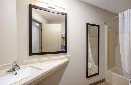 Marquette Hotel | Days Inn by Wyndham Marquette