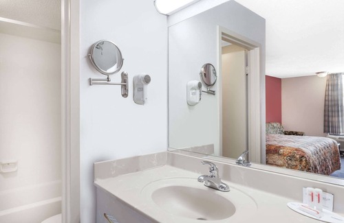 Martin Hotel | Days Inn by Wyndham Martin