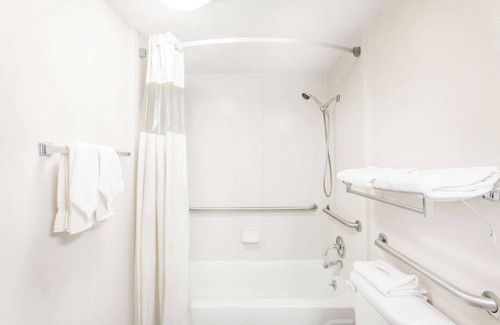 Martin Hotel | Days Inn by Wyndham Martin