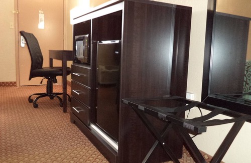 Maumee Hotel | Days Inn by Wyndham Maumee/Toledo