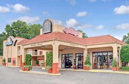 Whitehaven Hotel | Days Inn by Wyndham Memphis at Graceland