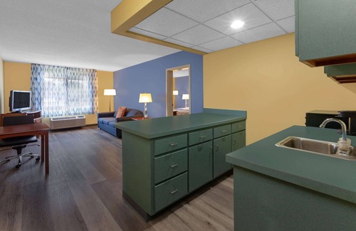 Milan Hotel | Days Inn by Wyndham Milan Sandusky South
