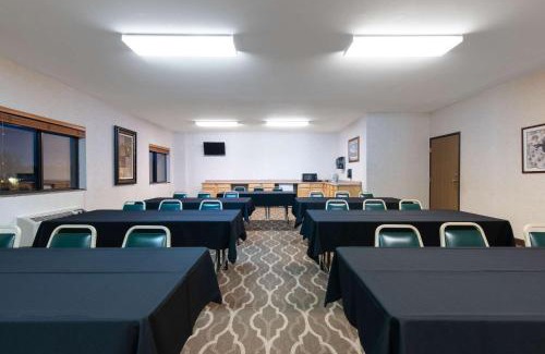 Mitchell Hotel | Days Inn by Wyndham Mitchell SD