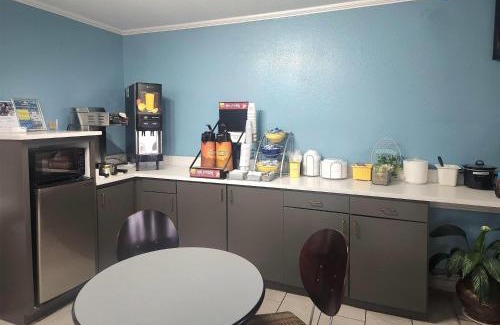 Monroe Hotel | Days Inn by Wyndham Monroe, Louisiana