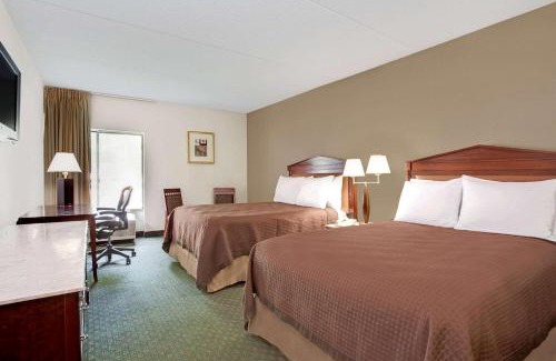 Central Newport News Hotel | Days Inn by Wyndham Newport News City Center Oyster Point