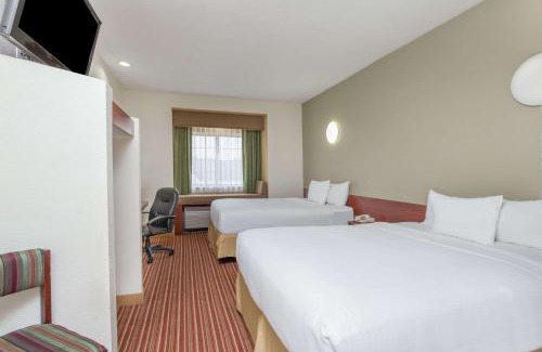 Kansas City Hotel | Days Inn by Wyndham near Kansas Speedway