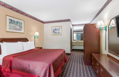 Blythewood Hotel | Days Inn by Wyndham North Columbia Ft Jackson