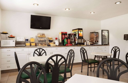 Oceanside Hotel | Days Inn by Wyndham Oceanside