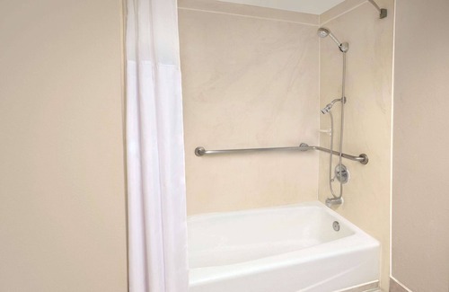 Ontario Hotel | Days Inn by Wyndham Ontario Airport