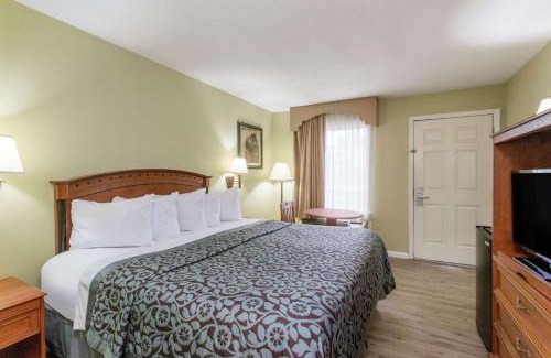 National Gardens Hotel | Days Inn by Wyndham Ormond Beach