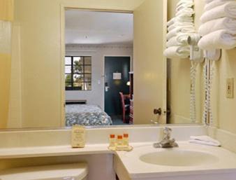 Orange Hotel | Days Inn by Wyndham Orange Anaheim