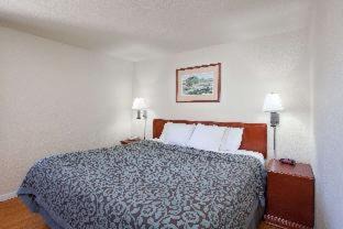 Orange Hotel | Days Inn by Wyndham Orange Anaheim