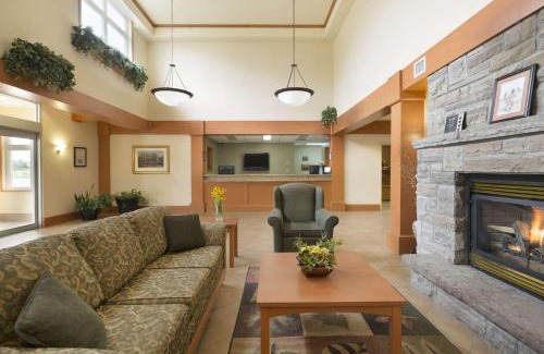 Ramara Hotel | Days Inn by Wyndham Orillia