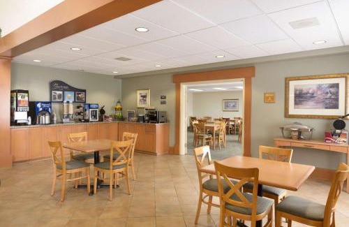 Ramara Hotel | Days Inn by Wyndham Orillia