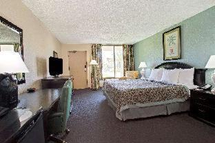 Orlando Hotel | Days Inn by Wyndham Orlando Airport Florida Mall