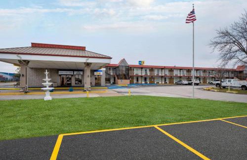 Perrysburg Hotel | Days Inn by Wyndham Perrysburg Toledo