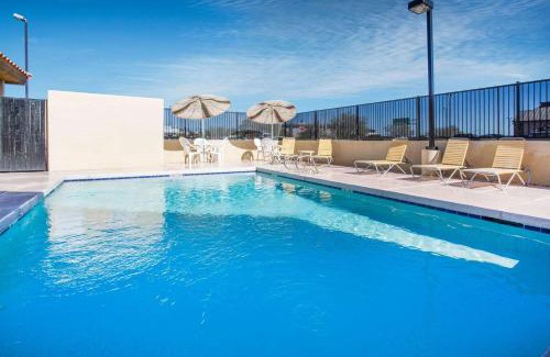 Deer Valley Hotel | Days Inn by Wyndham Phoenix North