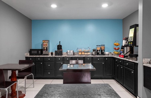 Estrella Hotel | Days Inn by Wyndham Phoenix West