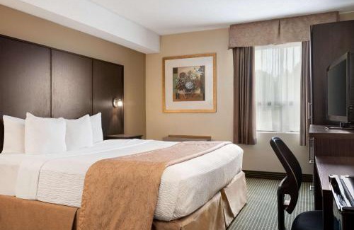 Renfrew Hotel | Days Inn by Wyndham Renfrew Conference Centre