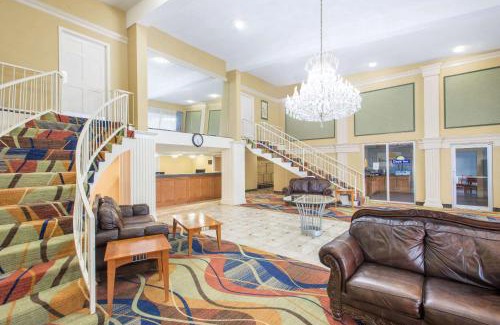 Hollins Hotel | Days Inn by Wyndham Roanoke Hollins Near I-81