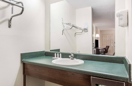Royston Hotel | Days Inn by Wyndham Royston