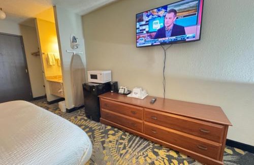 Salina Hotel | Days Inn by Wyndham Salina I-70