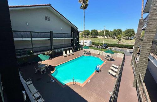 Vista Hotel | Days Inn by Wyndham San Diego Vista