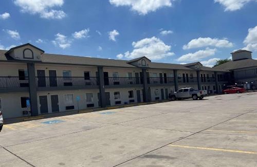 North San Antonio - SAT Hotel | Days Inn by Wyndham San Antonio Interstate Hwy 35 North
