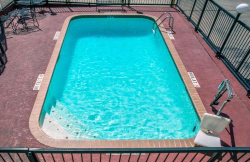 North San Antonio - SAT Hotel | Days Inn by Wyndham San Antonio Interstate Hwy 35 North