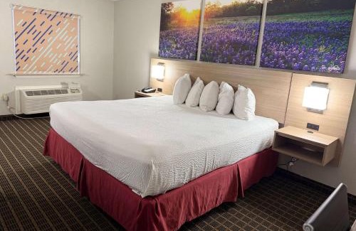 North San Antonio - SAT Hotel | Days Inn by Wyndham San Antonio Interstate Hwy 35 North
