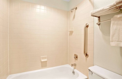 Tukwila Hotel | Days Inn by Wyndham Seattle South Tukwila