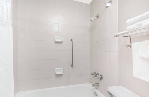 Seguin Hotel | Days Inn by Wyndham Seguin TX