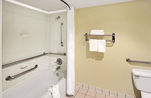 Downtown Hotel | Days Inn by Wyndham Silver Spring