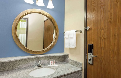 Springfield Hotel | Days Inn by Wyndham Springfield
