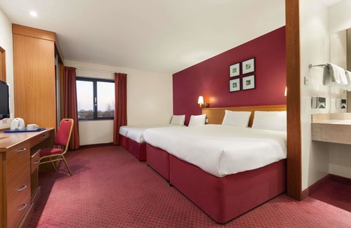 Radwell Hotel | Days Inn by Wyndham Stevenage North