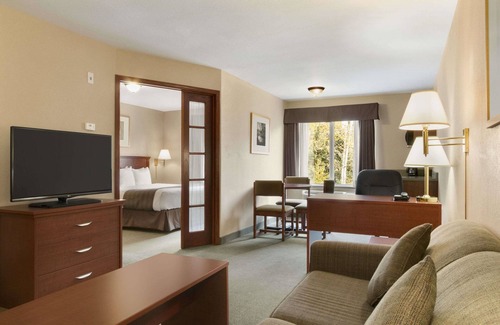 Thunder Bay Hotel | Days Inn by Wyndham Thunder Bay North