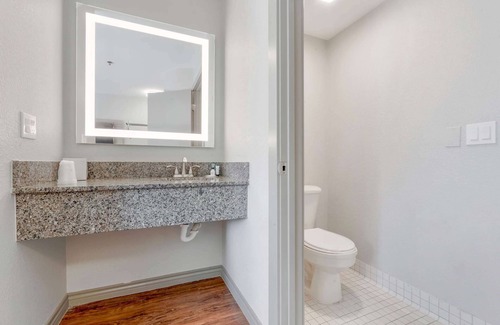 Thornton Hotel | Days Inn by Wyndham Thornton