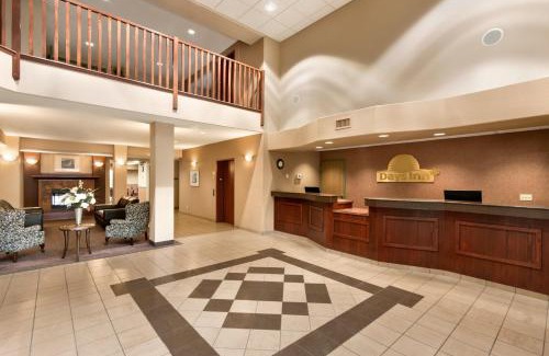 Thunder Bay Hotel | Days Inn by Wyndham Thunder Bay North