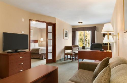 Thunder Bay Hotel | Days Inn by Wyndham Thunder Bay North