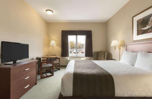 Thunder Bay Hotel | Days Inn by Wyndham Thunder Bay North