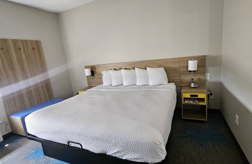 Jefferson City Hotel | Days Inn by Wyndham Jefferson City