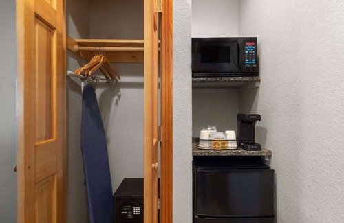 Kill Devil Hills Hotel | Days Inn by Wyndham Kill Devil Hills Oceanfront - Wilbur