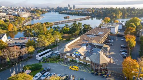 Gorge -Tillicum Area Hotel | Days Inn by Wyndham Victoria Uptown