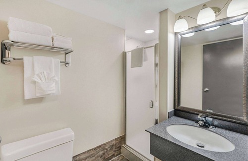 Inner Harbour Hotel | Days Inn by Wyndham Victoria On The Harbour