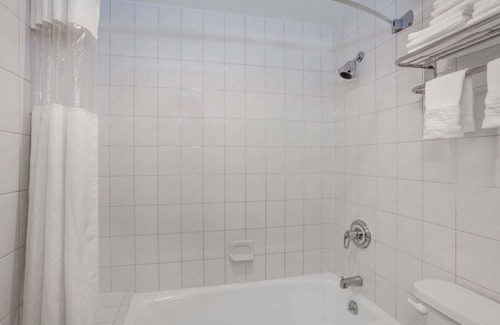 Woodbury Hotel | Days Inn by Wyndham Woodbury Long Island