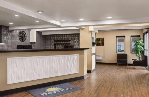 Algoma District Hotel | Days Inn & Suites by Wyndham Sault Ste. Marie ON