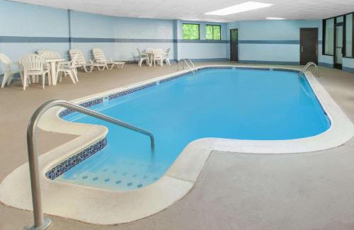Madison Heights Hotel | Days Inn & Suites by Wyndham Madison Heights MI