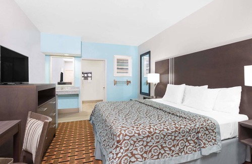 Madisonville Hotel | Days Inn & Suites by Wyndham Madisonville