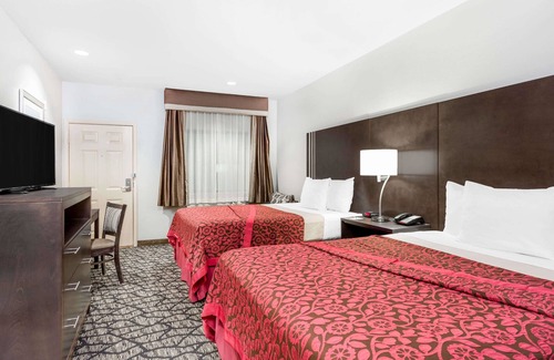 Madisonville Hotel | Days Inn & Suites by Wyndham Madisonville